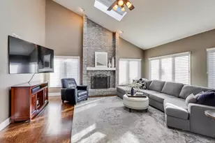 2103 Primrose Ln, Naperville, IL 60565 - Photo 3