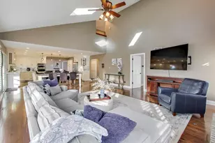 2103 Primrose Ln, Naperville, IL 60565 - Photo 9