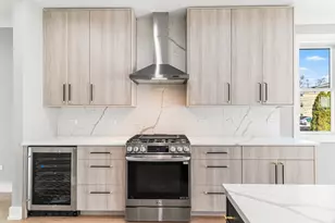 2411 N 77th Ave, Elmwood Park, IL 60707 - Photo 5