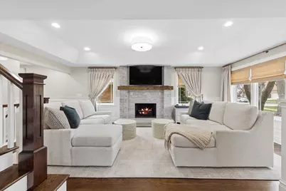 346 E South Street, Elmhurst, IL 60126 - Photo 5