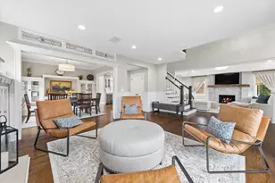 346 E South St, Elmhurst, IL 60126 - Photo 9