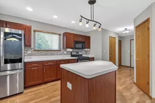 16946 Mohican Dr, Lockport, IL 60441 - Photo 9