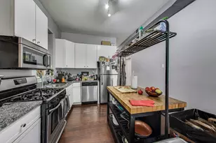 1225 W Erie St, Chicago, IL 60642 - Photo 9