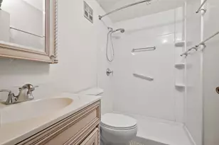 5471 S Hyde Park Blvd, Chicago, IL 60615 - Photo 9
