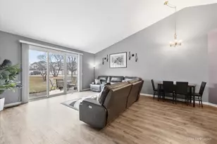 1354 Essex St, Algonquin, IL 60102 - Photo 9