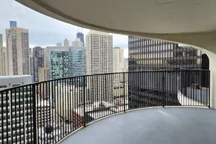 300 N State St, Chicago, IL 60654 - Photo 11