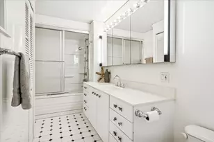 1 E Schiller St, Chicago, IL 60610 - Photo 17