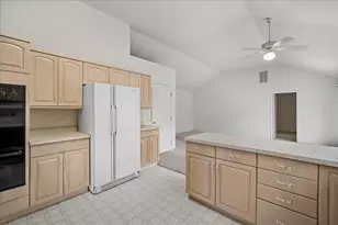 333 Rivershire Ct, Lincolnshire, IL 60069 - Photo 7