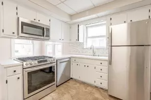 9631 S Francisco Ave, Evergreen Park, IL 60805 - Photo 5