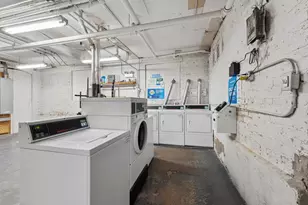 908 W Sunnyside Ave, Chicago, IL 60640 - Photo 17