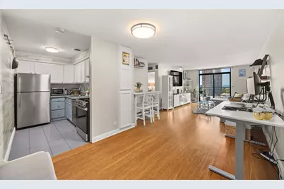 3900 N Pine Grove Avenue #911, Chicago, IL 60613 - Photo 13