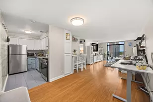 3900 N Pine Grove Ave, Chicago, IL 60613 - Photo 13