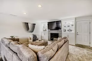 18W025 73rd St, Darien, IL 60561 - Photo 7