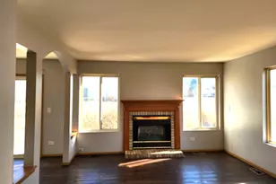 624 Springwood Dr, Joliet, IL 60431 - Photo 3