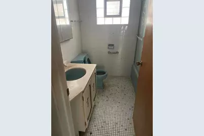 2539 W Morse Avenue, Chicago, IL 60645 - Photo 5