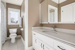 271 Woodstock Ave, Clarendon Hills, IL 60514 - Photo 17