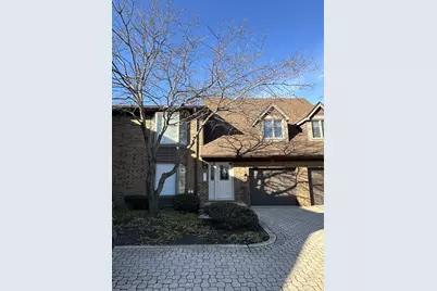 28 Queens Court #28, Westchester, IL 60154 - Photo 1