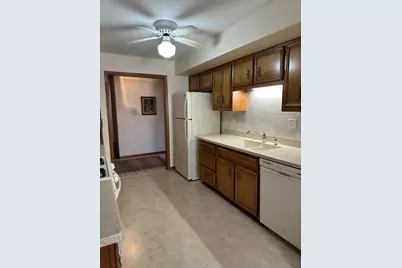 28 Queens Court #28, Westchester, IL 60154 - Photo 3