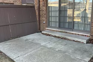 28 Queens Ct, Westchester, IL 60154 - Photo 17