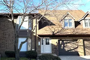 28 Queens Ct, Westchester, IL 60154 - Photo 1