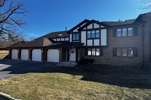 7841 W Foresthill Ln, Palos Heights, IL 60463 - Photo 1