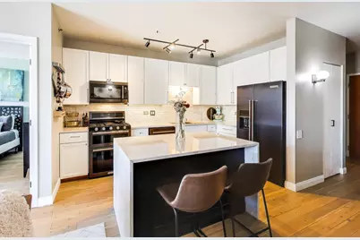 210 S Desplaines Street #2007, Chicago, IL 60661 - Photo 3