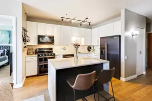 210 S Desplaines St, Chicago, IL 60661 - Photo 3