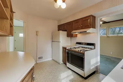 320 N Prospect Manor Avenue, Mount Prospect, IL 60056 - Photo 11