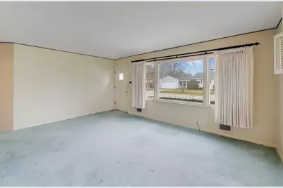 320 N Prospect Manor Avenue, Mount Prospect, IL 60056 - Photo 5