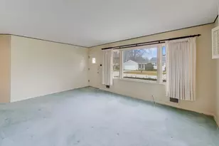 320 N Prospect Manor Ave, Mount Prospect, IL 60056 - Photo 5