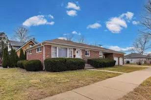 320 N Prospect Manor Ave, Mount Prospect, IL 60056 - Photo 3