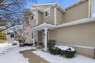 429 N Carlisle Ct, Round Lake, IL 60073 - Photo 3