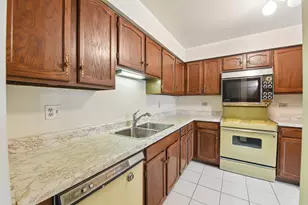 601 W Huntington Commons Rd, Mount Prospect, IL 60056 - Photo 13