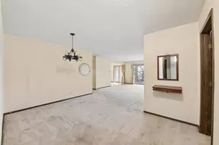 601 W Huntington Commons Rd, Mount Prospect, IL 60056 - Photo 5