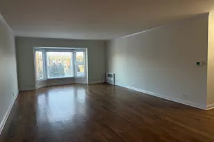 300 Thames Pkwy, Park Ridge, IL 60068 - Photo 5