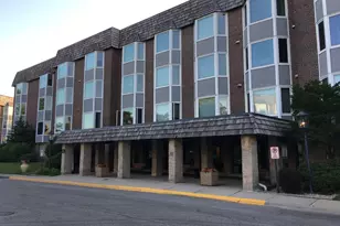 300 Thames Pkwy, Park Ridge, IL 60068 - Photo 1