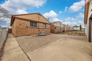 7769 Mason Ave, Burbank, IL 60459 - Photo 17
