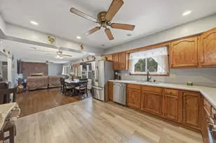 810 N Cherry St, Addison, IL 60101 - Photo 5