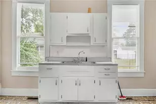 221 S Ohio St, Chrisman, IL 61924 - Photo 9