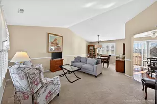 1404 Meadowsedge Ln, Carpentersville, IL 60110 - Photo 3