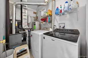 1404 Meadowsedge Ln, Carpentersville, IL 60110 - Photo 9