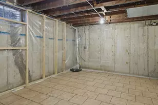 200 Linn Ct, North Aurora, IL 60542 - Photo 13