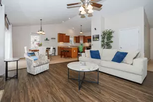 117 White Tail St, Hudson, IL 61748 - Photo 7