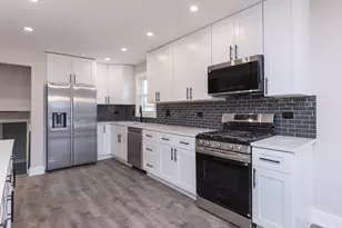 18008 Edwards Ave, Country Club Hills, IL 60478 - Photo 9