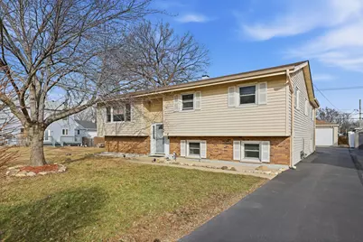 1120 Poplar Street, Lake in the Hills, IL 60156 - Photo 1