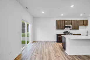 628 Cassia Ct, Crystal Lake, IL 60012 - Photo 5