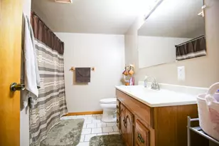 2235 Center Ln, Dixon, IL 61021 - Photo 9