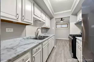 2208 Country Club Dr, Woodridge, IL 60517 - Photo 7