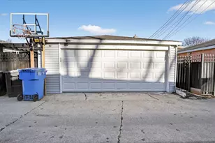 6104 N Kimball Ave, Chicago, IL 60659 - Photo 39