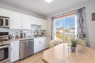 203 Albert Dr, Vernon Hills, IL 60061 - Photo 5